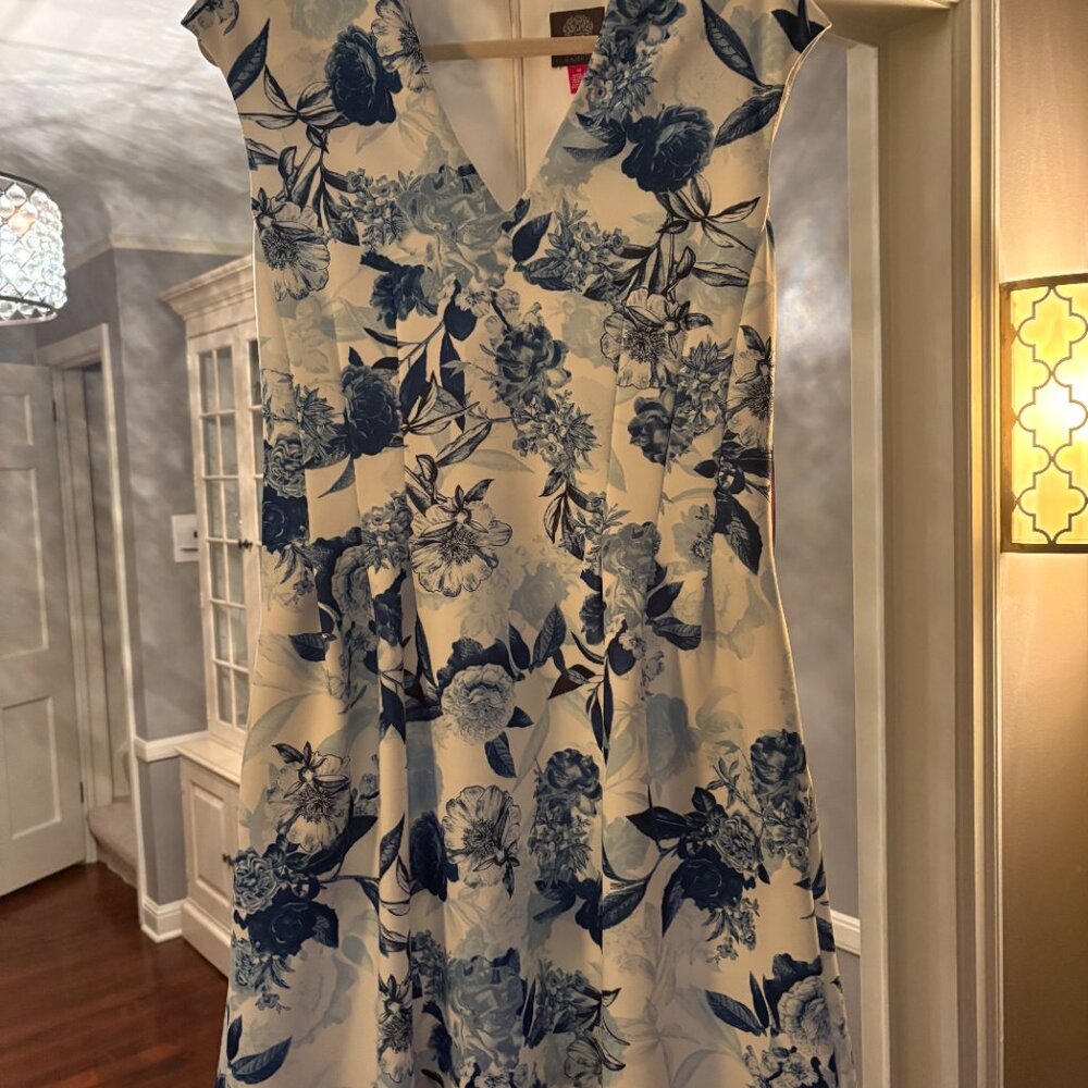 NWT Vince Camuto Blue and White Floral Scuba Knit Fit & Flare Dress. Size 10